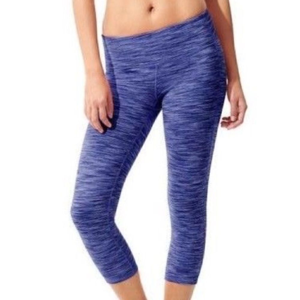 ✨Athleta Energy Capri Blue Chaturanga Knicker Crop